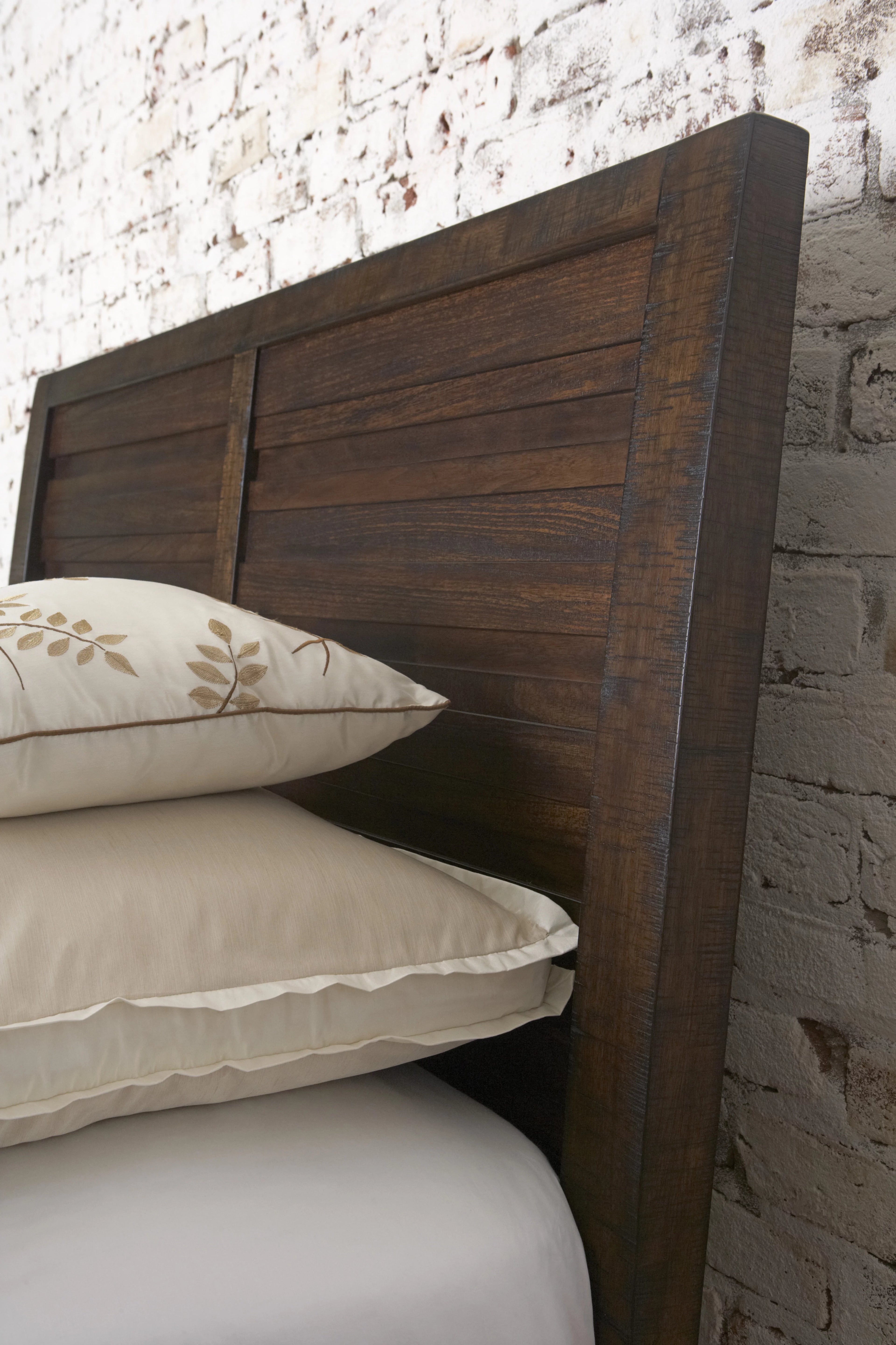 Espresso Wood Queen Bedroom Set with Dresser, Mirror, Nightstands, Chest H1395