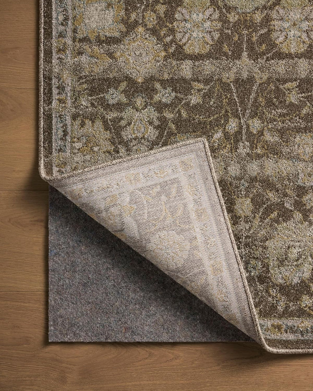 7'-6" x 7'-6" Round Area Rug T251
